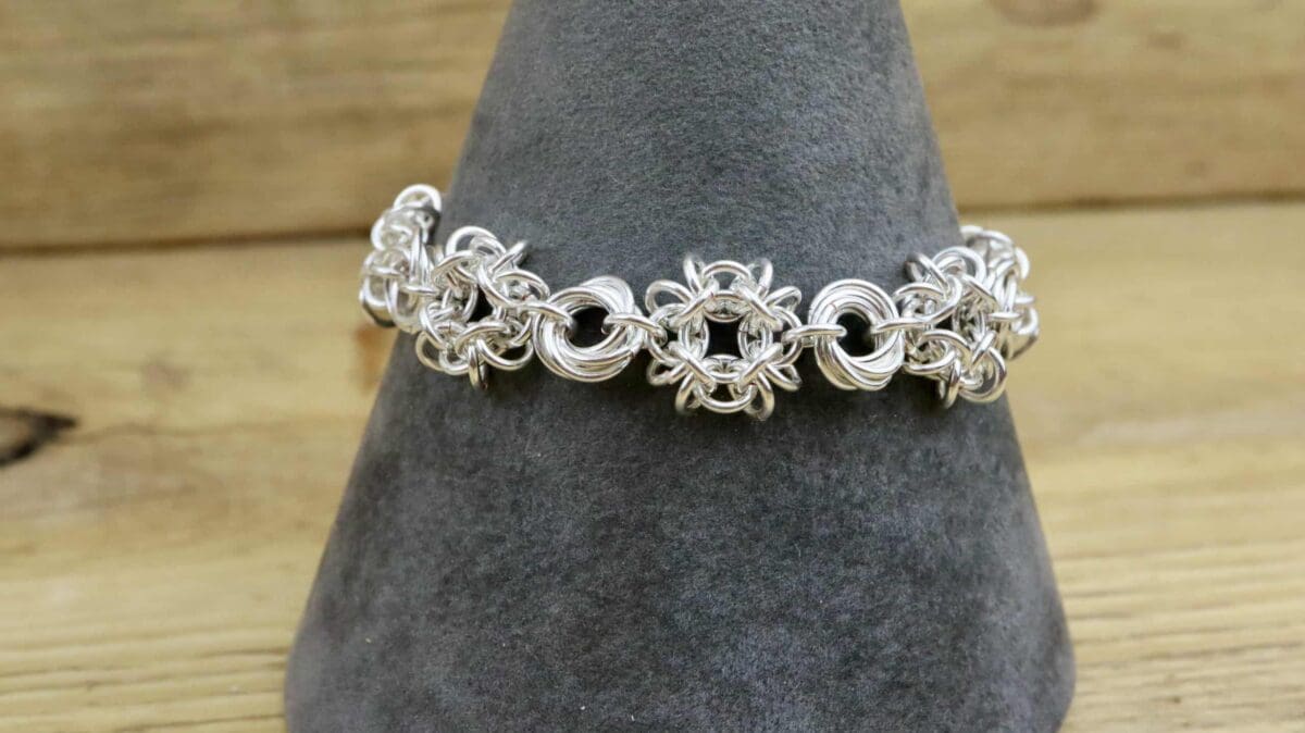 Vipera Stars and Roses Chain Maille Tutorial - Image 5