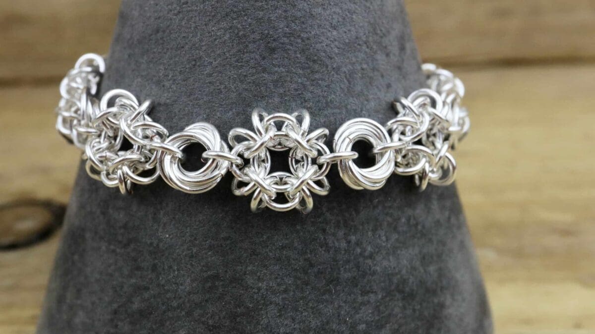 Vipera Stars and Roses Chain Maille Tutorial - Image 4