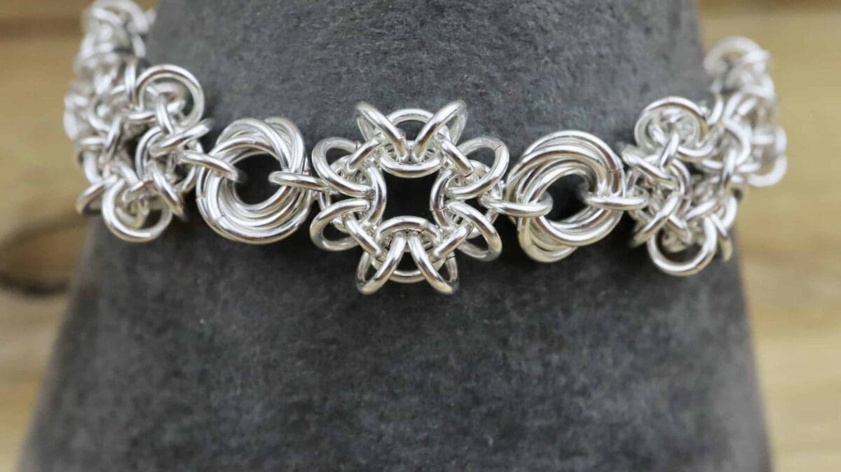 Vipera Stars and Roses Chain Maille Tutorial - Image 3